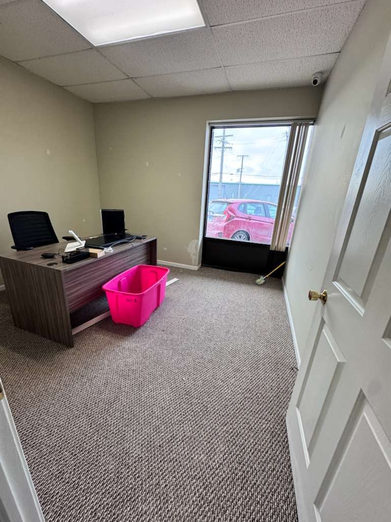 office interior before repaint Preview Image 7