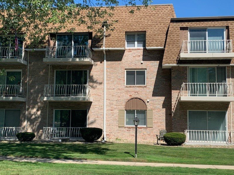 balconies and railings exterior painting lansing il Preview Image 1