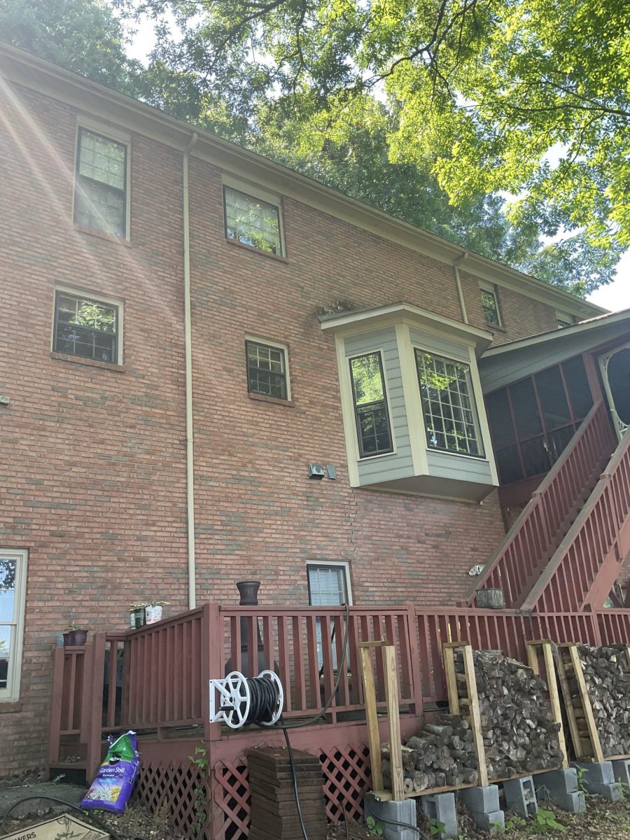 Full exterior painting of a 4 story home - before Preview Image 1