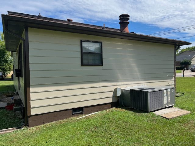 Exterior siding repair and painting - after Preview Image 12