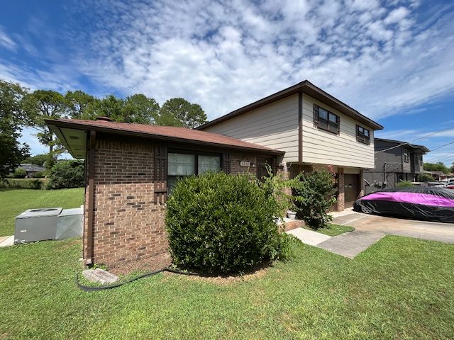 Exterior siding repair and painting - after Preview Image 14