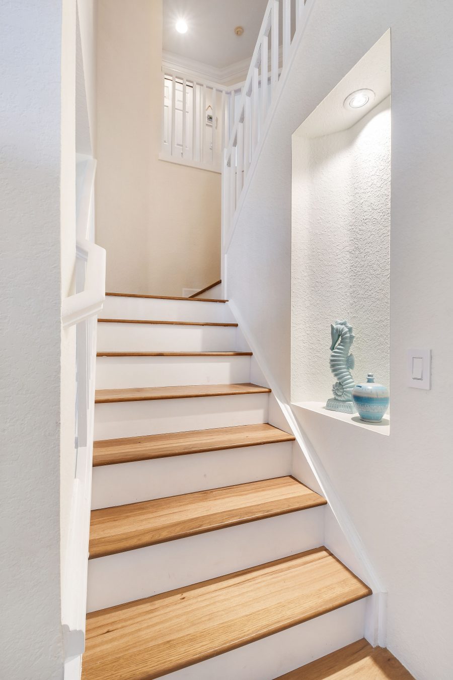 residential-interior-staircase-painting