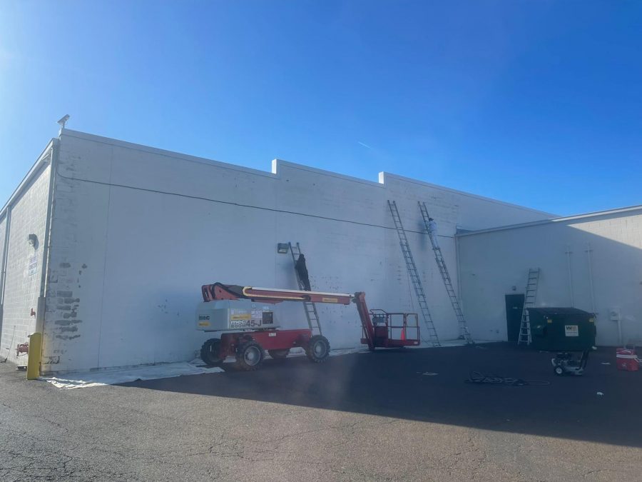 giant food stores exterior painting (before) Preview Image 2