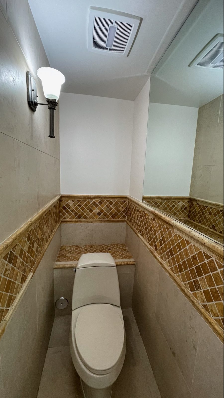 small tiled bathroom painted off-white. Preview Image 2