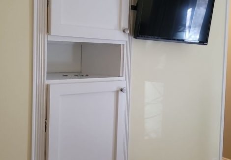 Crown Molding & Wainscoting Installation