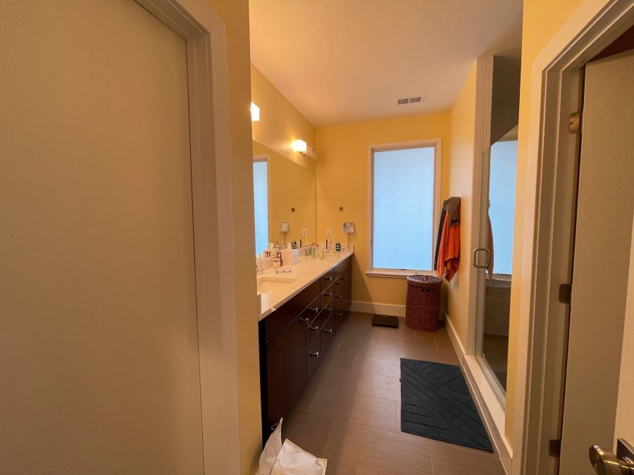 Yellow Painted Bathroom Preview Image 4