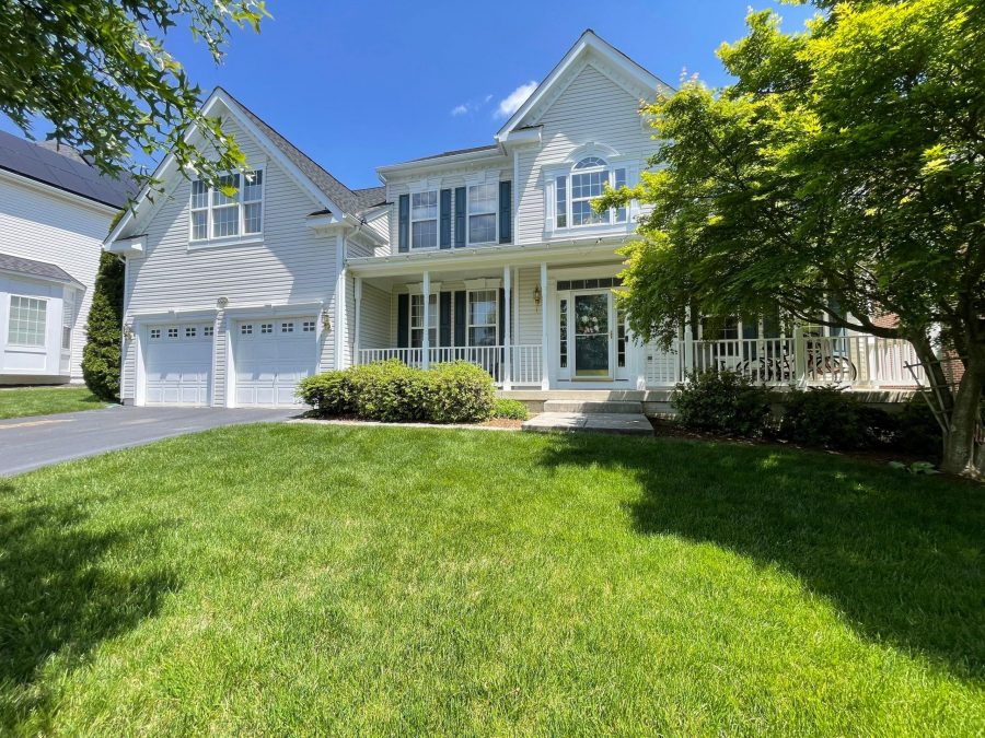 Front View of Home Preview Image 6