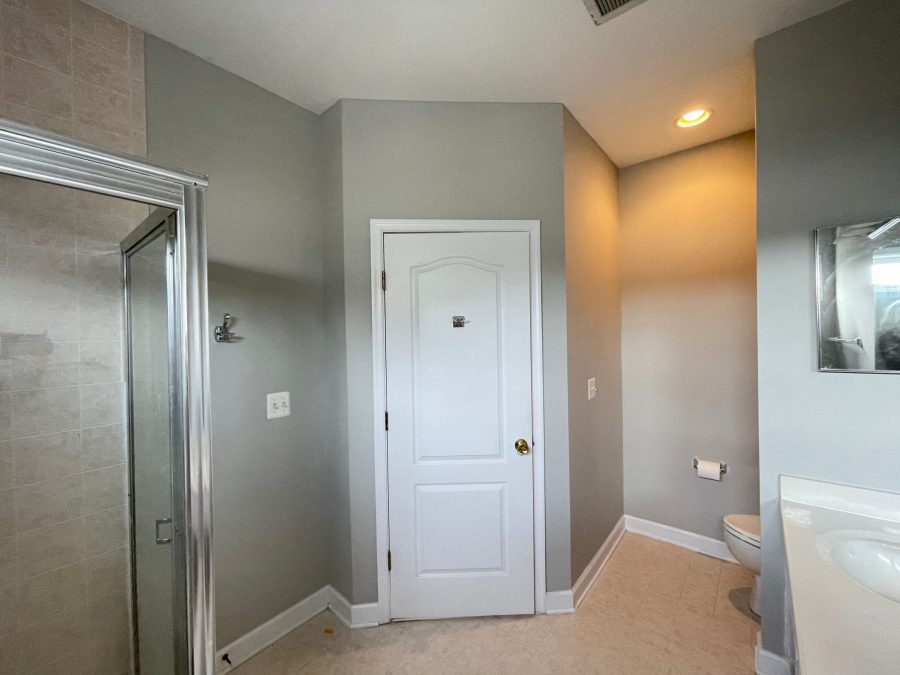 Interior Painting Bathroom Preview Image 10