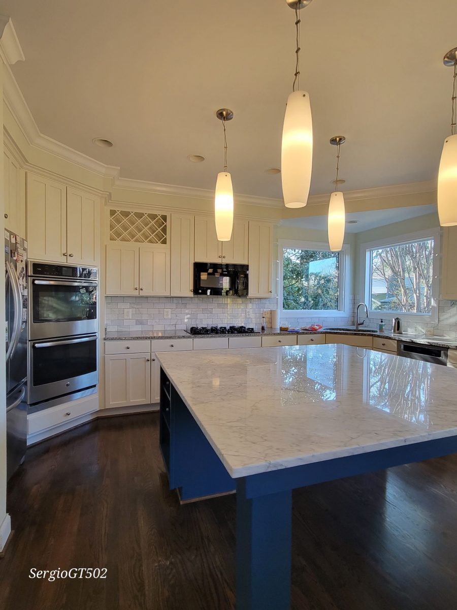 Two-Toned Kitchen Cabinets Preview Image 2