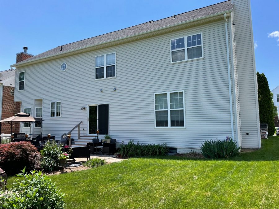 Back View of Home Preview Image 5