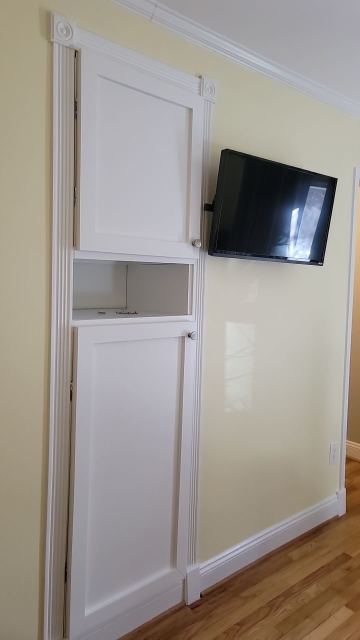 Crown Molding & Wainscoting Installation Preview Image 4