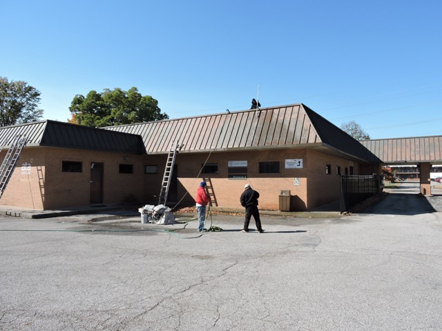 photo of pressure washed and repainted office building in beechmont kentucky