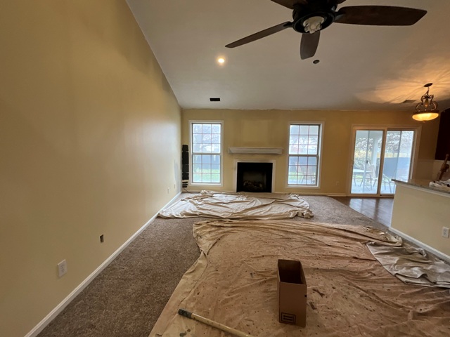 living room in hillview ky before being repainted
