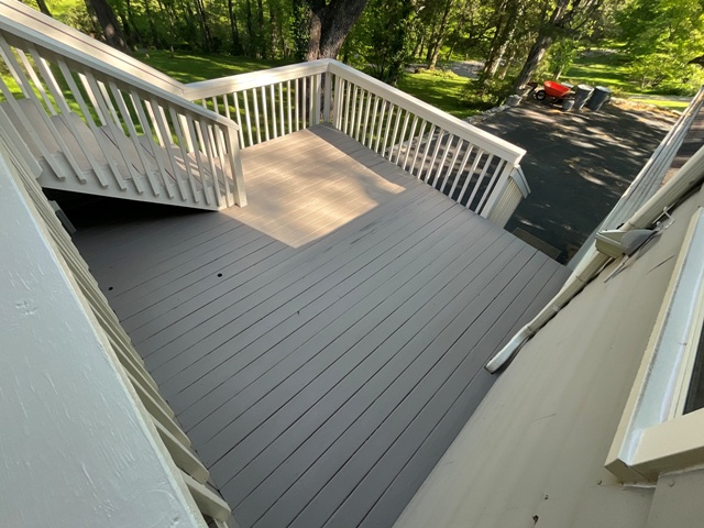 photo of repainted wood deck in shelbyville