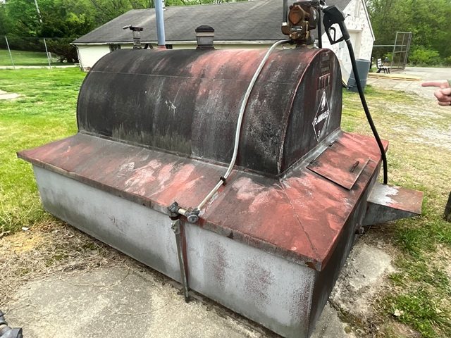 photo of fuel tank in louisville before being repainted Preview Image 3