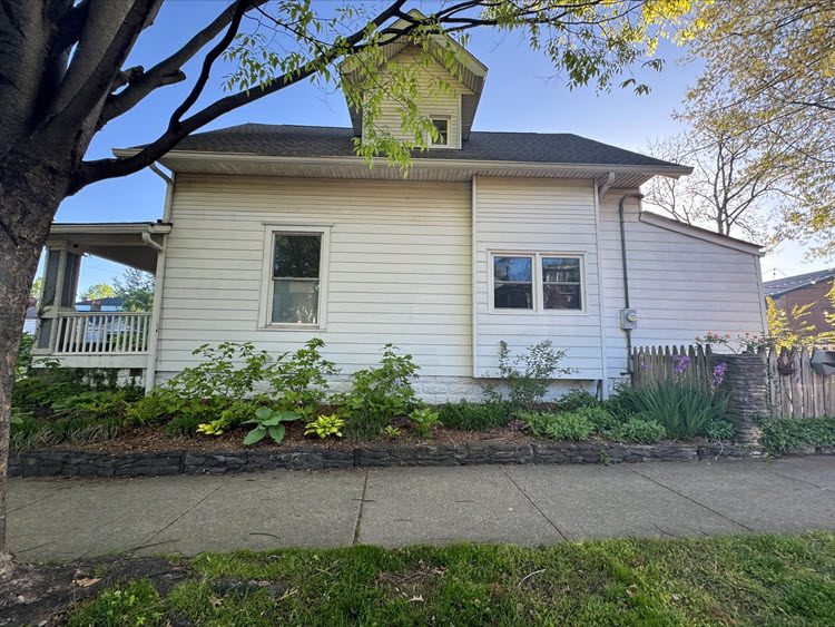 home in louisville before being painted Preview Image 7