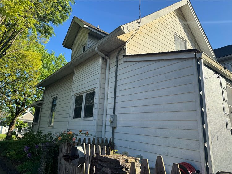 home in louisville before being painted Preview Image 5