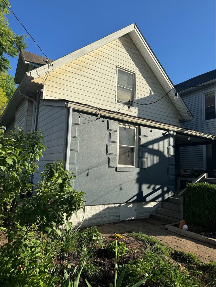 home in louisville before being painted Preview Image 9