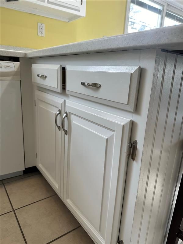 Interior Cabinets/Drawers Preview Image 2