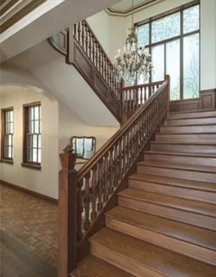 wooden u-shaped staircase Preview Image 1
