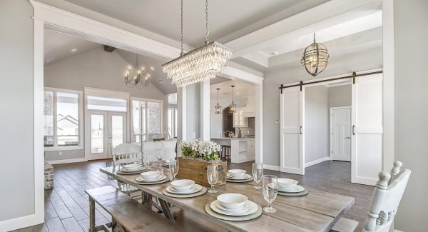 crown molding in dinning room and kitchen