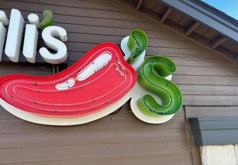 exterior signs at Chili's