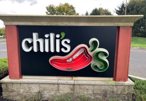 exterior signs at Chili's