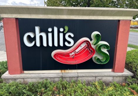exterior signs at Chili's