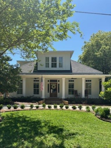 front of house before painting Preview Image 1