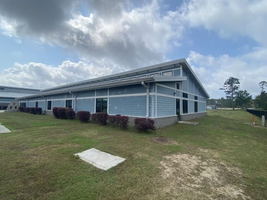 side view of blue exterior commercial building before painting Preview Image 4