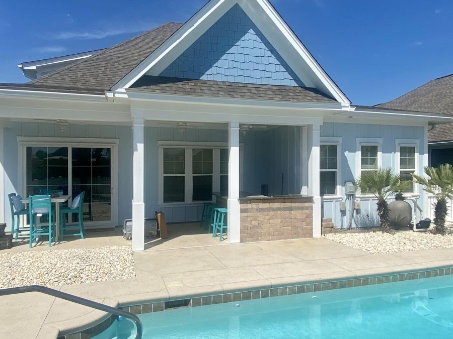 white house with pool Preview Image 1