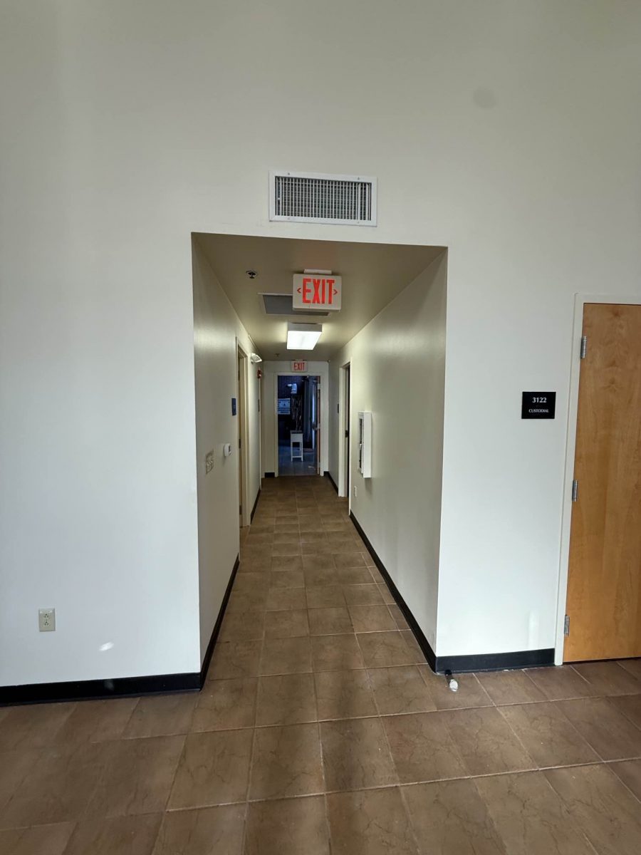 hallway with white walls Preview Image 3