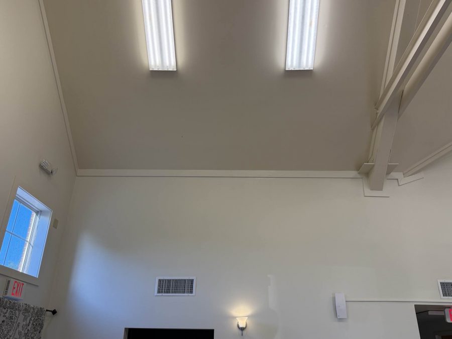 vaulted ceiling with fluorescent lights Preview Image 4