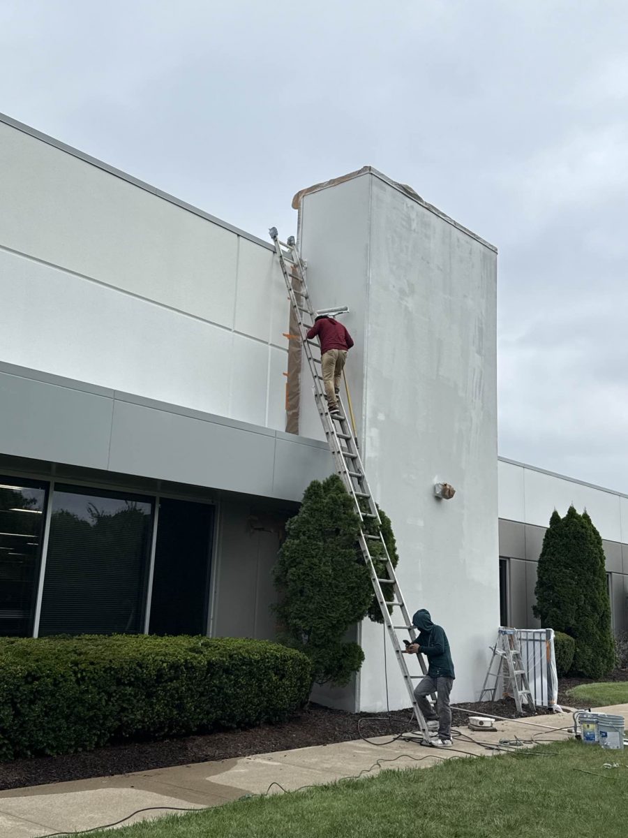 painters on outside of commrcial building Preview Image 3