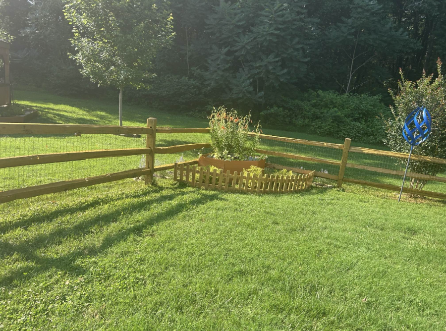 sealed wooden fence surrounding home Preview Image 4