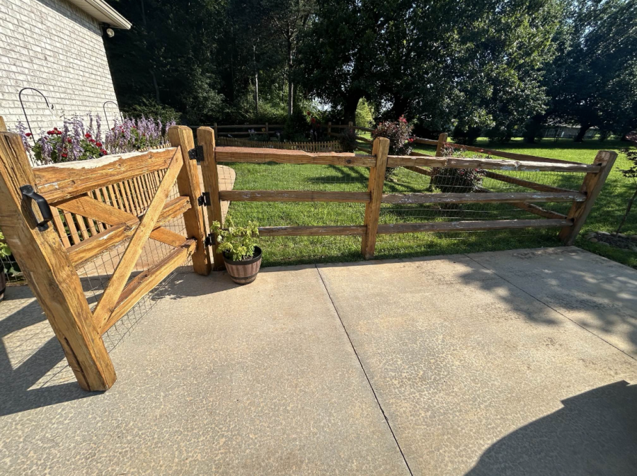 sealed wooden fence surrounding home Preview Image 9