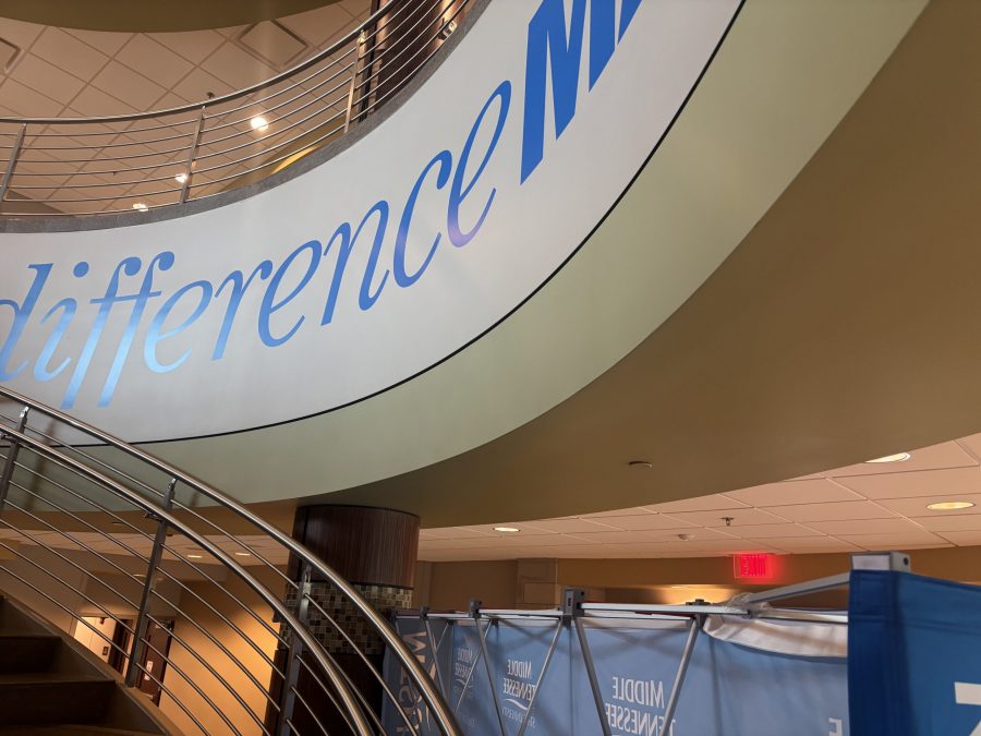 spiral staircase atrium before repaint Preview Image 4