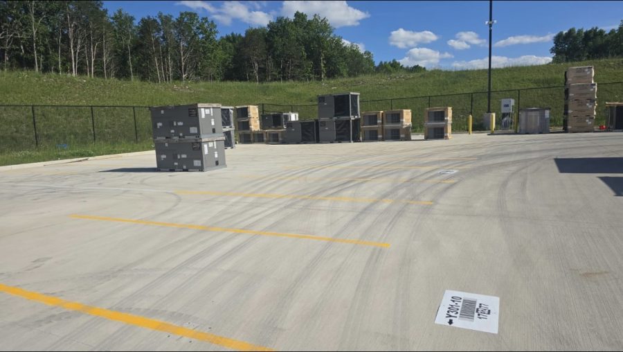 loading area lot with fresh painted striping and hvac equipment Preview Image 4