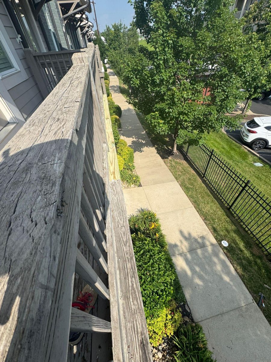 wooden balcony with wood replacement Preview Image 1