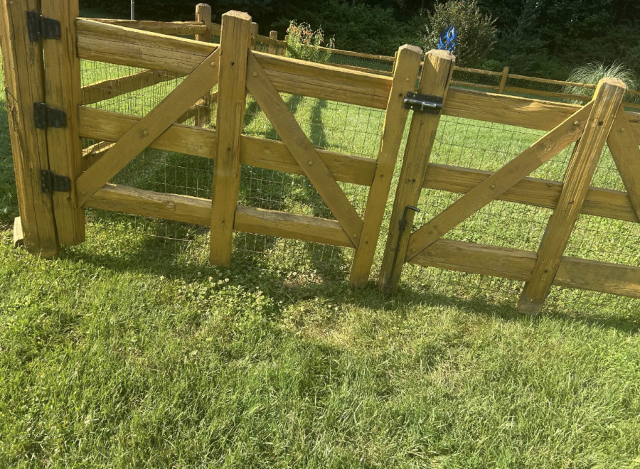 sealed wooden fence surrounding home Preview Image 3