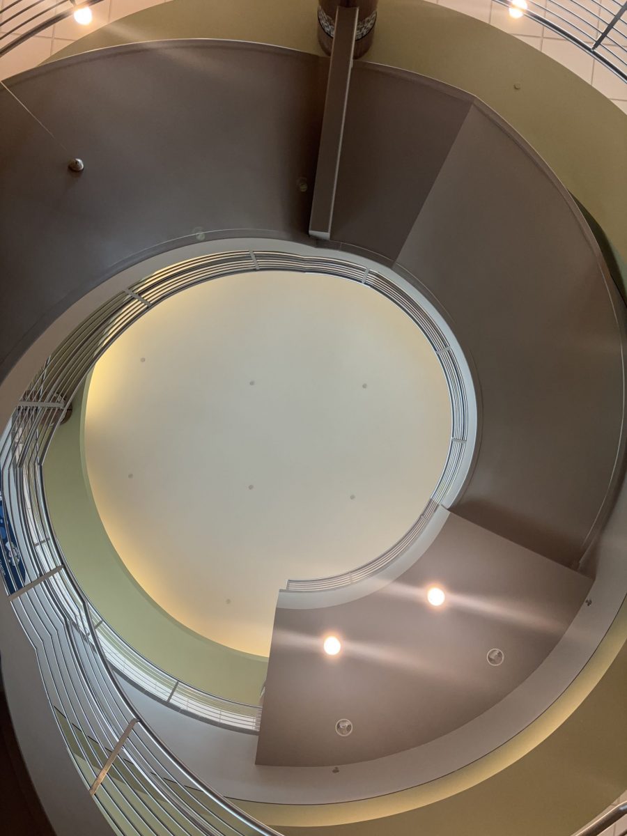 spiral staircase atrium before repaint Preview Image 7