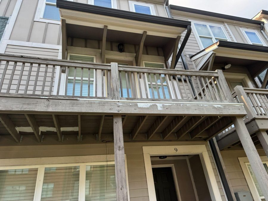 wooden balcony with wood replacement Preview Image 3