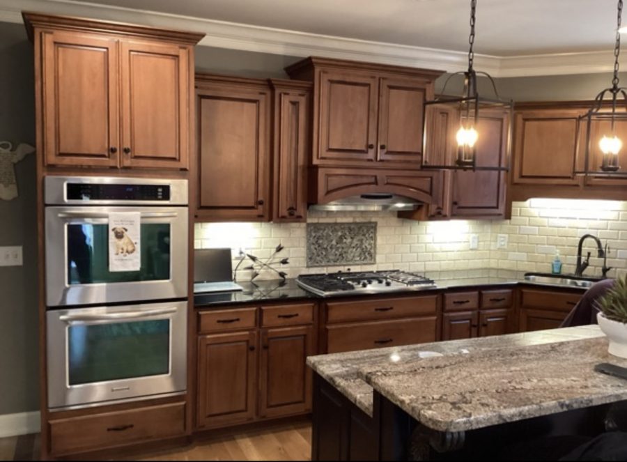 kitchen with stained wooden cabinets Preview Image 1