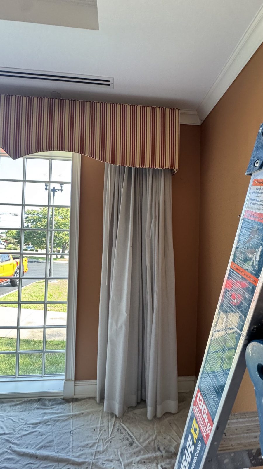 floor to ceiling windows with drapes Preview Image 3