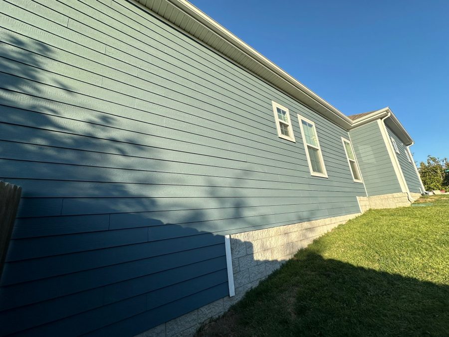 house with blue painted siding Preview Image 2