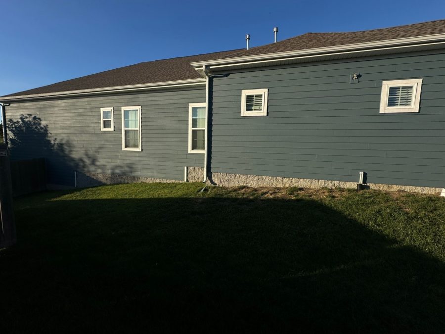 house with blue painted siding Preview Image 1