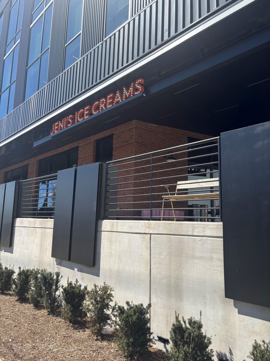 outside patio of ice cream shop Preview Image 5