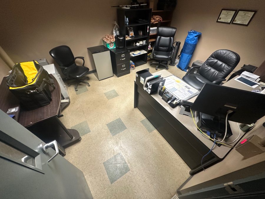 office space with worn linoleum flooring Preview Image 2