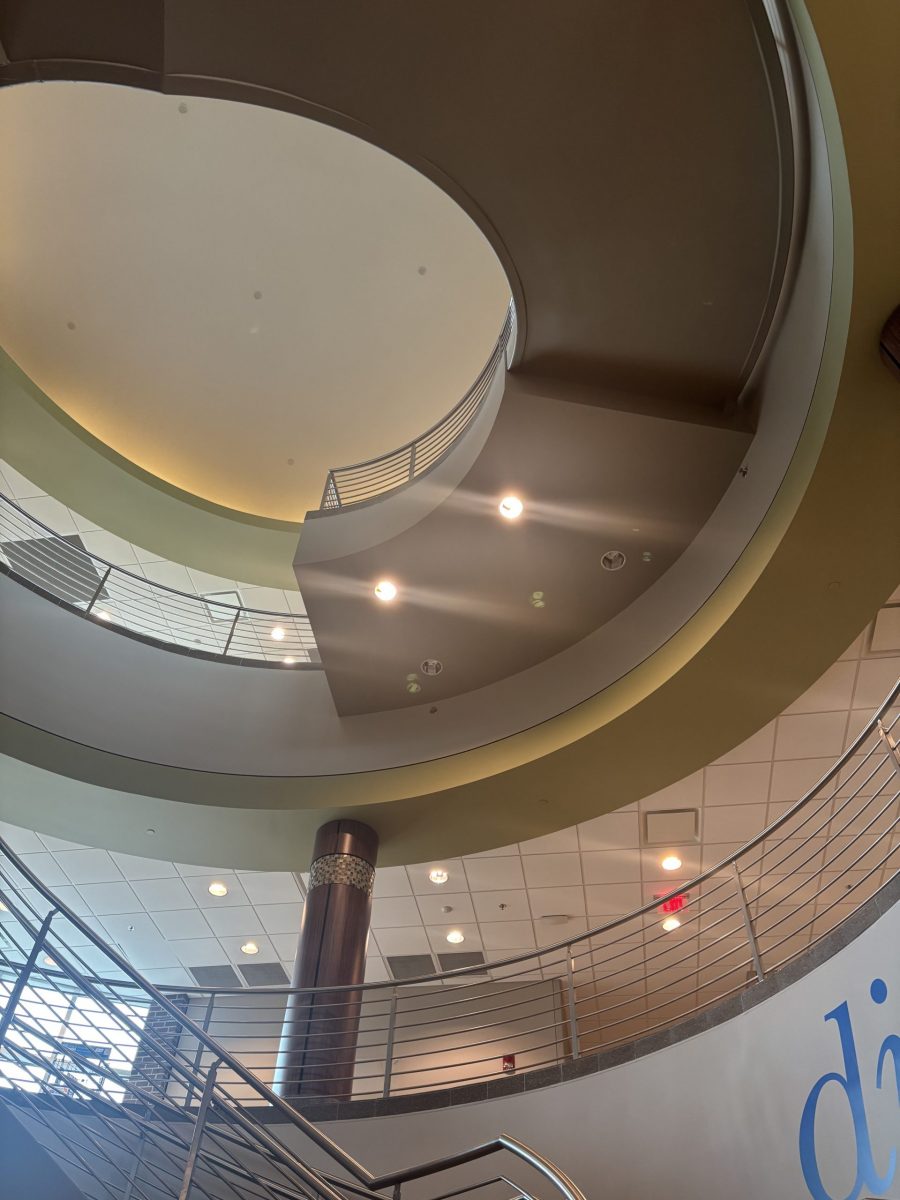 spiral staircase atrium before repaint Preview Image 6