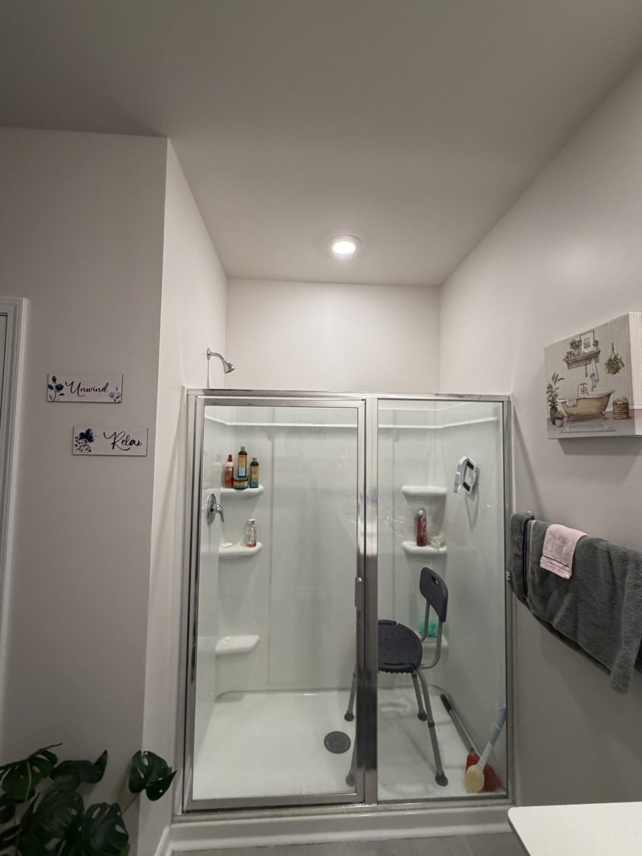 white painted home interior bathroom Preview Image 8